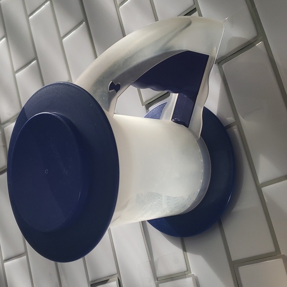 Tupperware Kitchen Tupperware Sift N Store Squeeze Handle Sifter